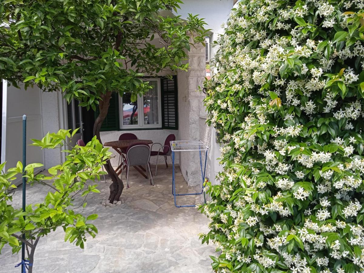 פודגורה Harbour-Side Apartment With Beautiful Terrace מראה חיצוני תמונה