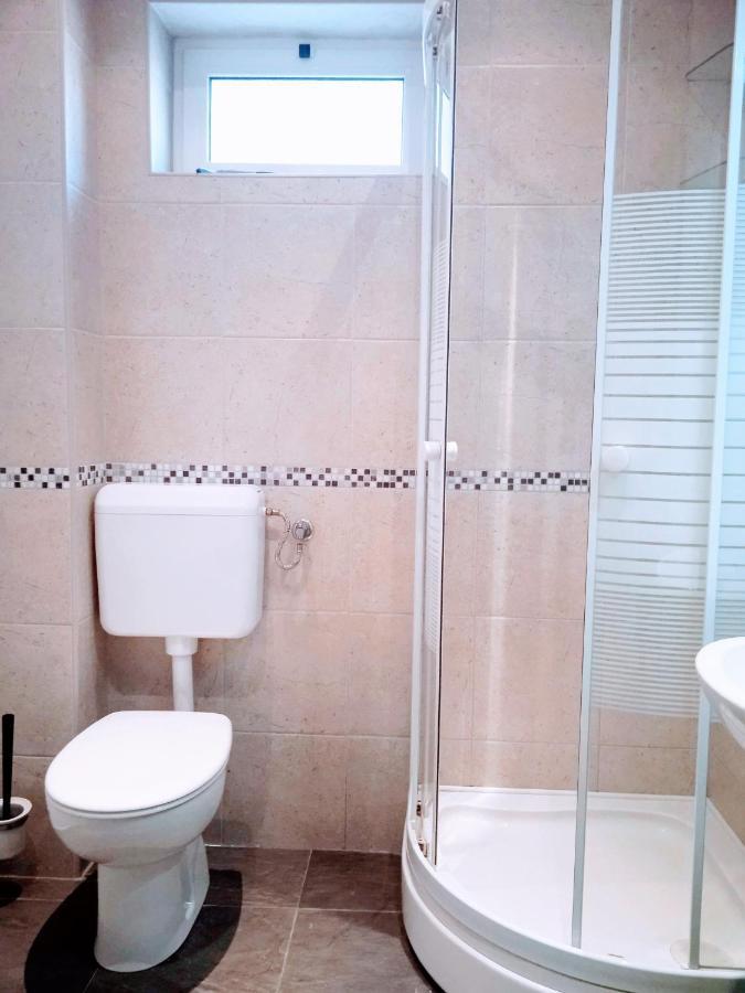 פודגורה Harbour-Side Apartment With Beautiful Terrace מראה חיצוני תמונה