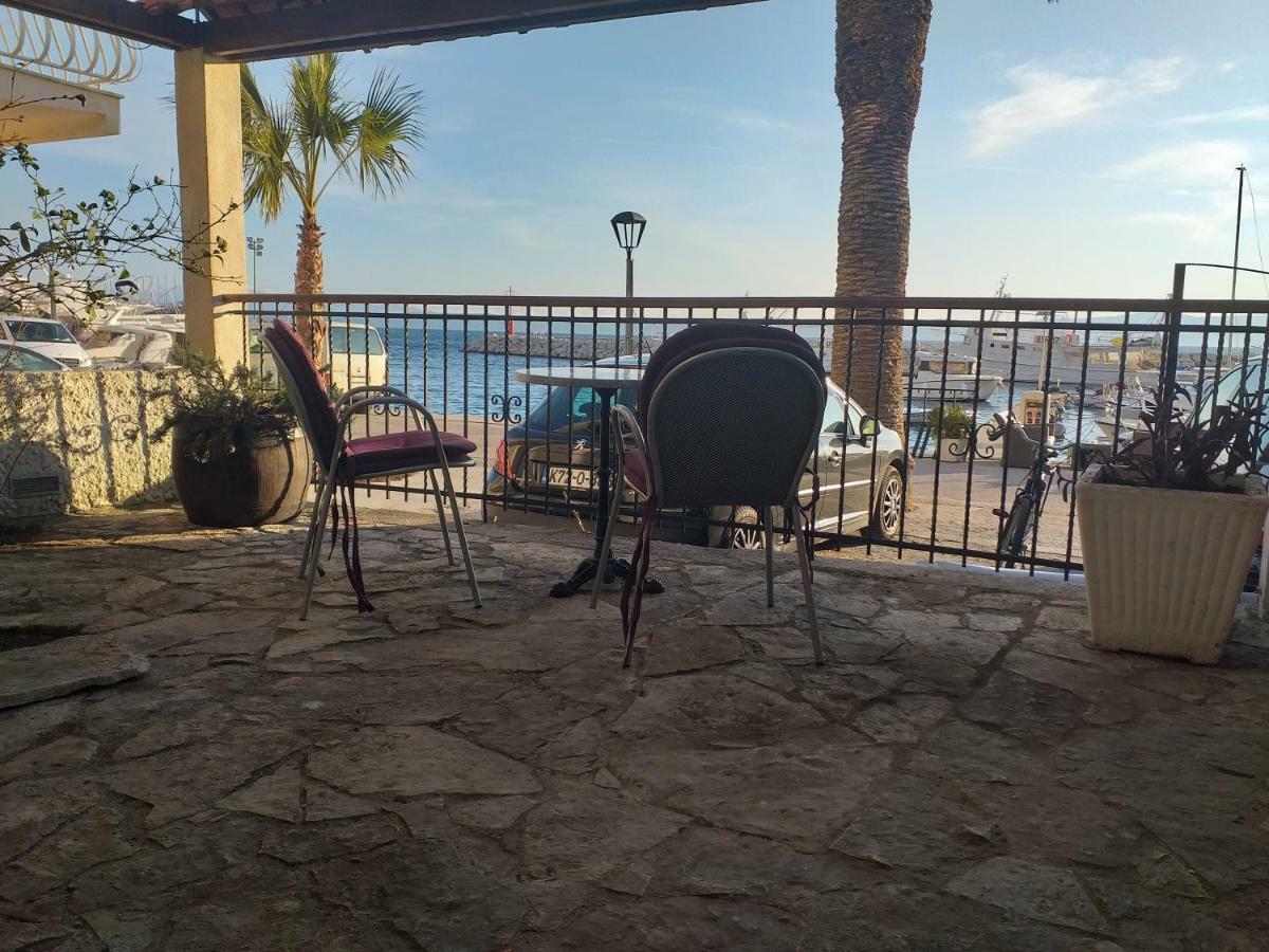 פודגורה Harbour-Side Apartment With Beautiful Terrace מראה חיצוני תמונה